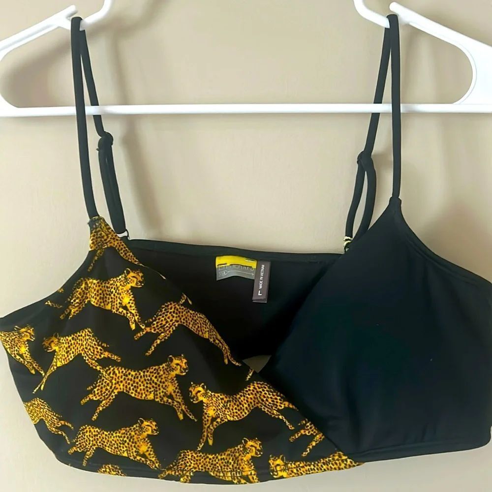 La Hearts bikini top NWT